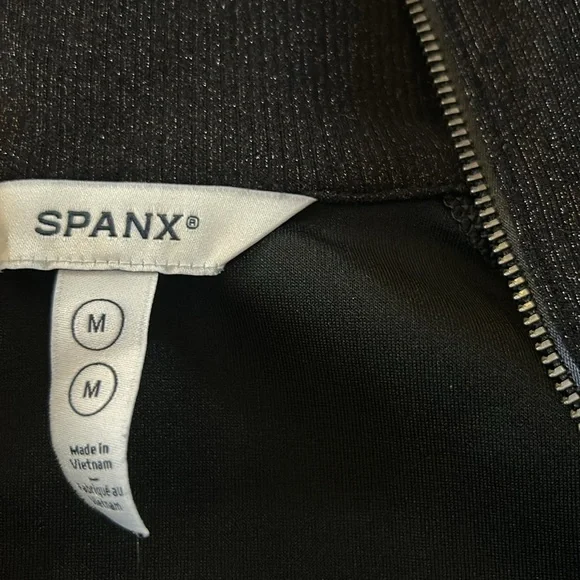 NWOT SPANX AirEssentials Half Zip with Shimmer in very black/Silver shimmer in M - Picture 7 of 10